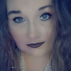 Meet your Posher, Carrie